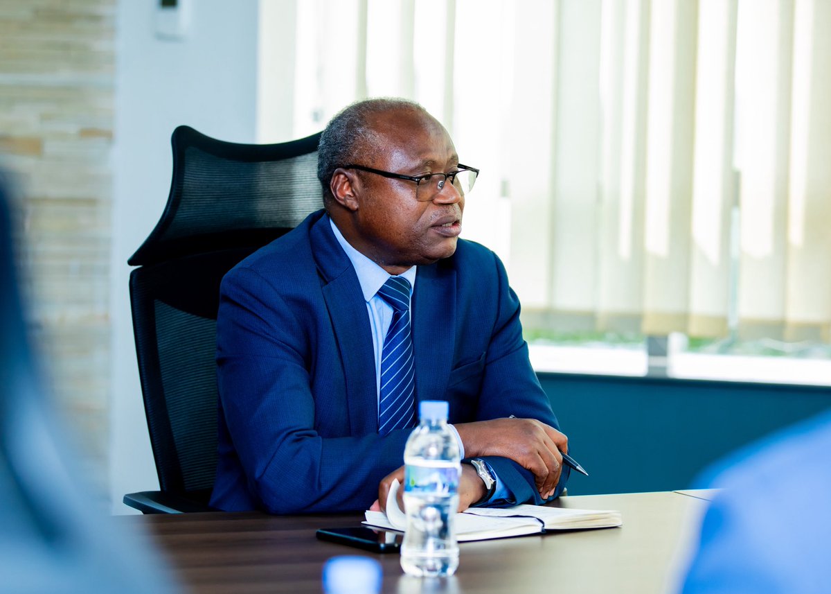 CMARwanda's tweet photo. .@BKGroupPLC’s CEO, Dr @undagijimana met with our CEO @RomeoNgarambe for an exchange on Rwanda’s capital markets.

The meeting covered key matters shaping the capital market, alongside joint efforts to promote investor confidence and support its further development. https://t.co/d337LrGG3F