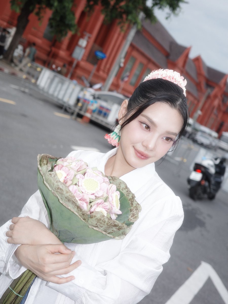 CherprangFCTH's tweet photo. สวยมากเลยค่ะ 😍🪷✨

#CherprangAreekul https://t.co/HtQVA6c6LL