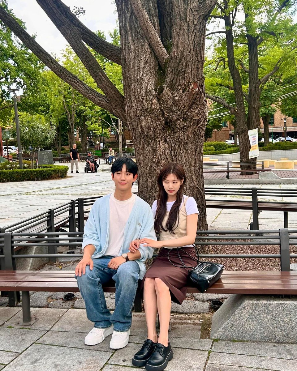 sonowal_polli's tweet photo. 29.09.2024 | IG post by @.somin_jj just look at them… so cute and so cozy 💕 the way she’s holding onto his arm 🥹 https://t.co/6HX9NknM0p