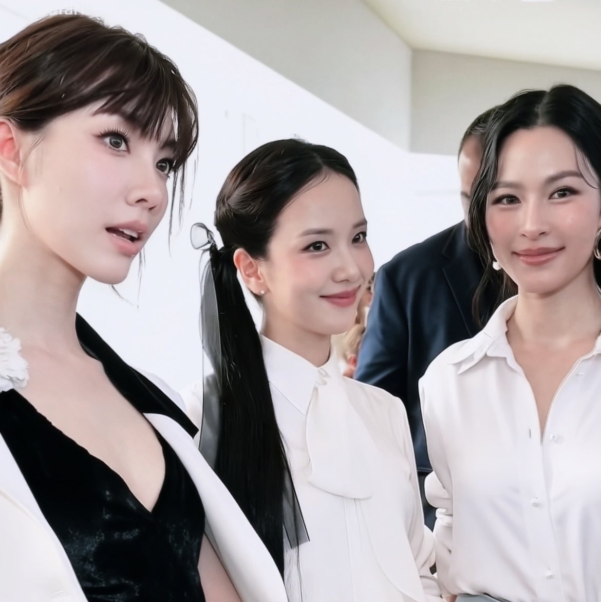 tangtangstp's tweet photo. ฉันรักคนสวยมากจริงๆค่ะ

LINGORM BA DIOR AT PFW #DiorSummer27xLingOrm https://t.co/LUUaVDaQ1T
