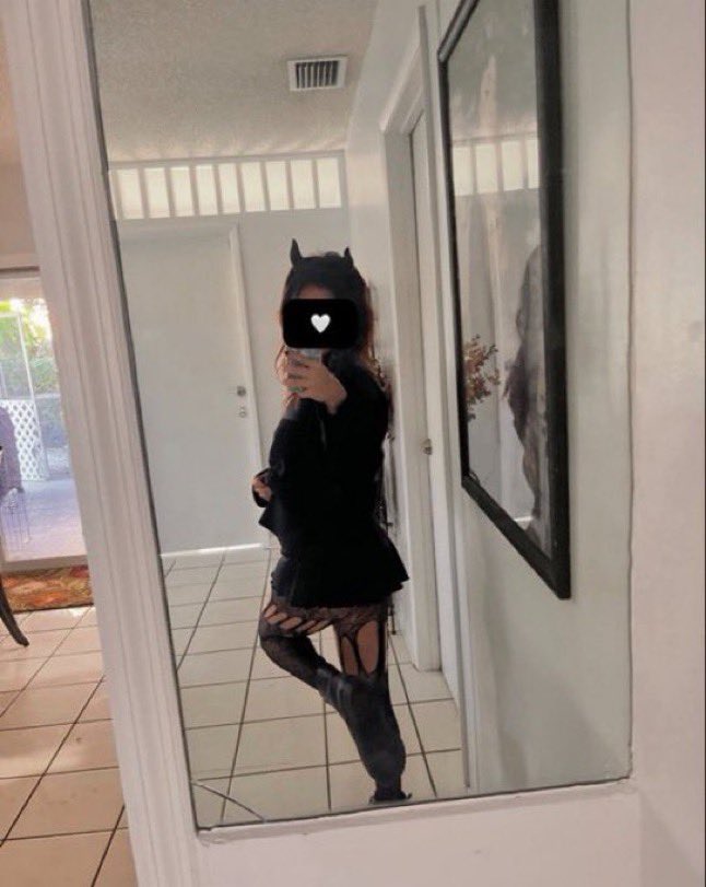 ivyvhs's tweet photo. i do fts! nsfw or doing lines and talking or both!! prices range from $20 10 mins and then depending on how long you want to be on the call. dm me if interested <3 and yes showing face ofc 

#drugtwt #coketwt #nsfw #nsfwtwt #moothunt #buyingcontent #sellingcontent #weedtwt https://t.co/UnJeNoUhHv