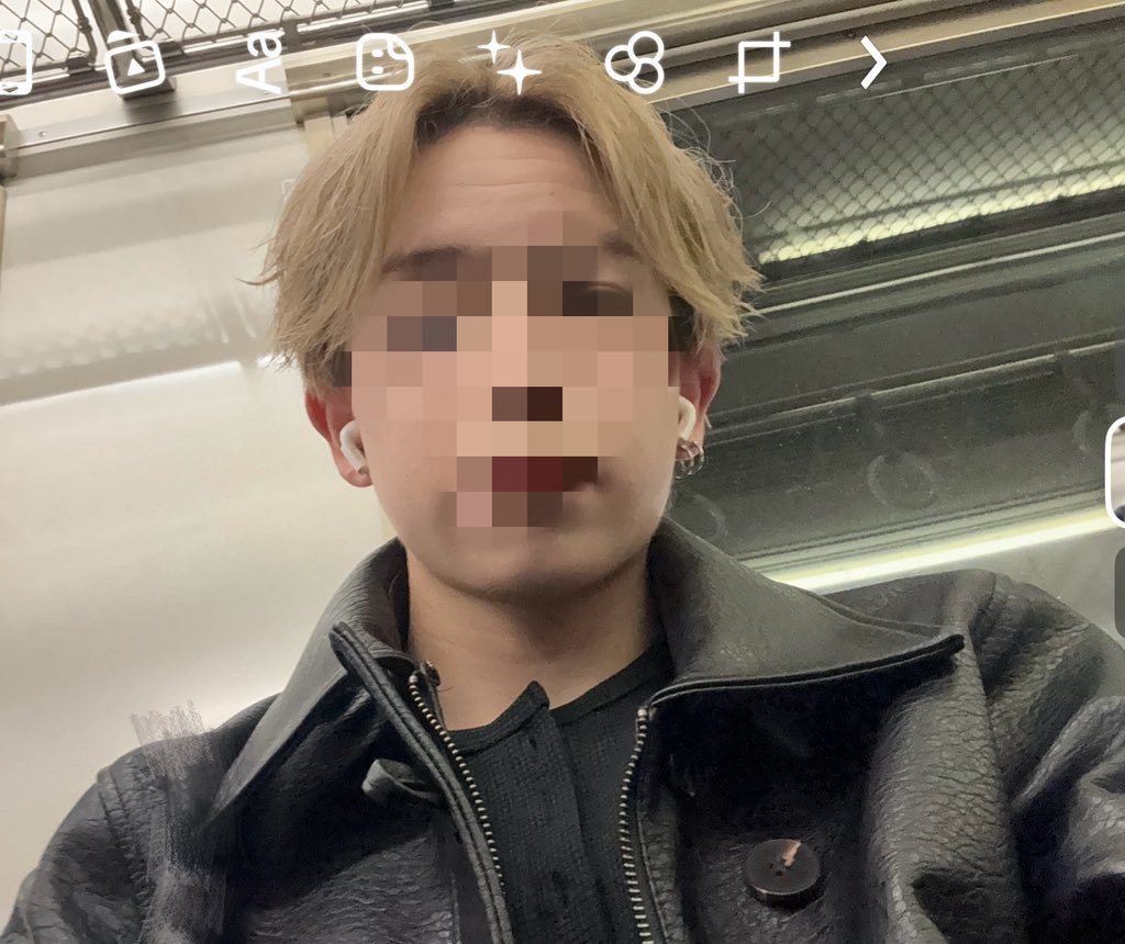 eyizx_'s tweet photo. 髪色と2連のピアスがお気に入りでございます https://t.co/WAHGU5mmtj