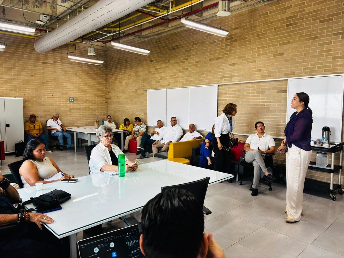 AuditoriaGen's tweet photo. La Gerencia Seccional V Barranquilla realizó "Diálogos con la ciudadanía" un espacio en el que participaron actores del control social, contralorías territoriales y representantes de veedurías ciudadanas. 

Los asistentes coordinaron esfuerzos para fortalecer el control social. https://t.co/PqbUyyxSBa