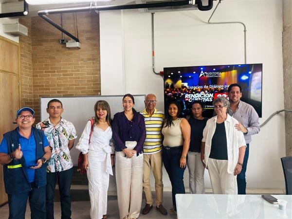 AuditoriaGen's tweet photo. La Gerencia Seccional V Barranquilla realizó "Diálogos con la ciudadanía" un espacio en el que participaron actores del control social, contralorías territoriales y representantes de veedurías ciudadanas. 

Los asistentes coordinaron esfuerzos para fortalecer el control social. https://t.co/PqbUyyxSBa