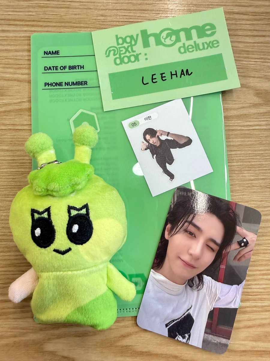 xosm0ry's tweet photo. @zzxryux 손꾸락인형도잇는데나는ㅋ https://t.co/zglrjgr9ce