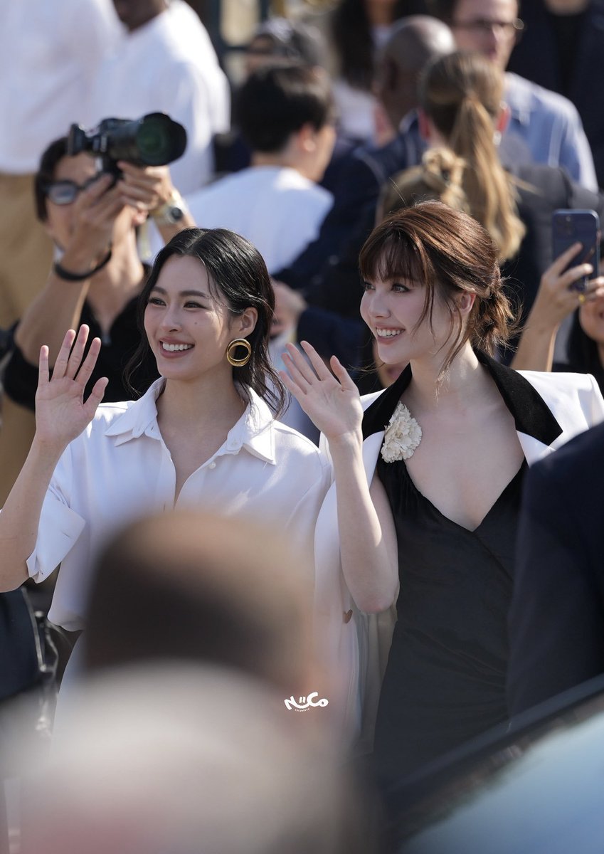 Lingling_orm__'s tweet photo. Elegance, beauty, and pure star power. That’s LinglingOrm ✨❤️‍🔥

#DiorSummer27xLingOrm
#LinglingKwong #OrmKornnaphat https://t.co/2ZNKPWtAyR