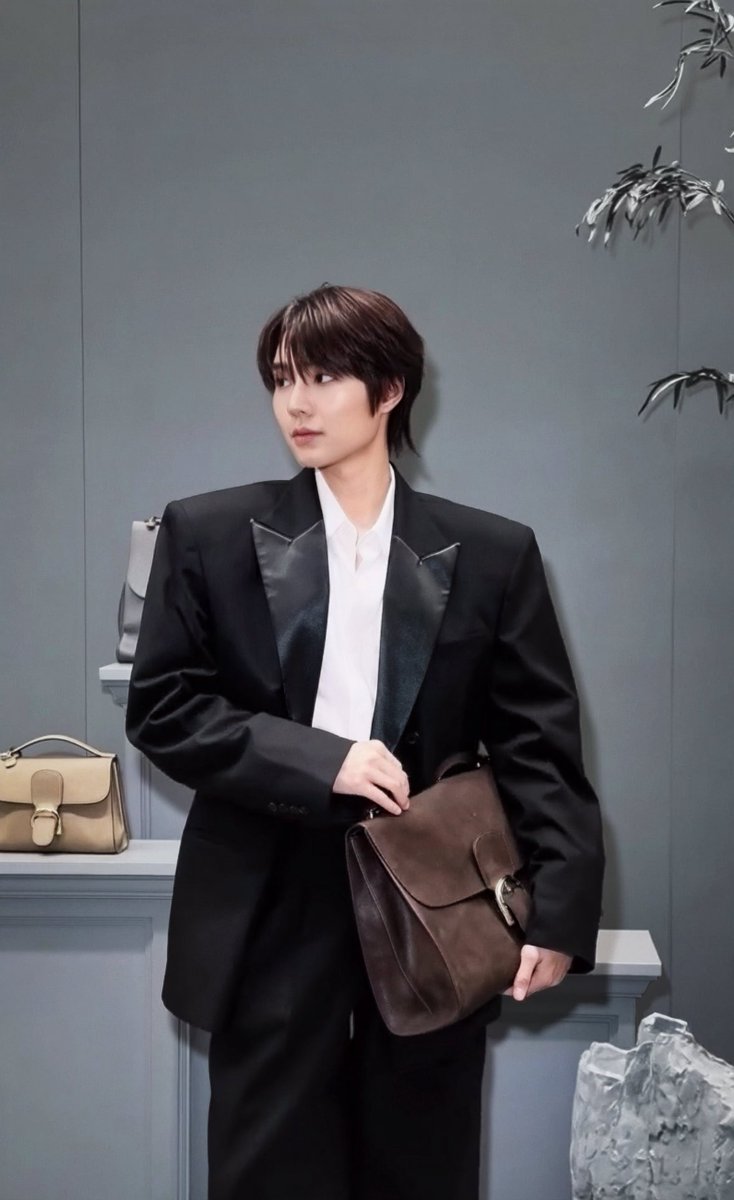 mlfg7KE's tweet photo. เรียบ หรู แพง ถูกต้องทุกอย่าง 

A DELVAUX MOMENT WITH NAMPING
#NampingxDelvaux
#Delvaux 
#nampingster https://t.co/QzNsk68LyI