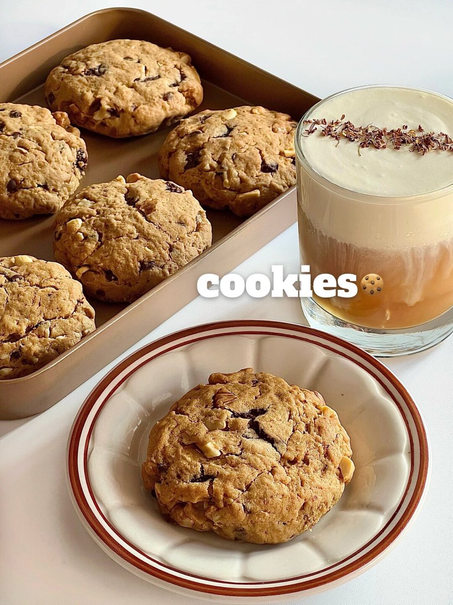 EugenioTragvsk's tweet photo. Compartiendo mis snacks favoritos de la tarde mis galletas con chocolate y frutos secos son perfectas para acompaar este día! ， https://t.co/Z0uldXbIhk