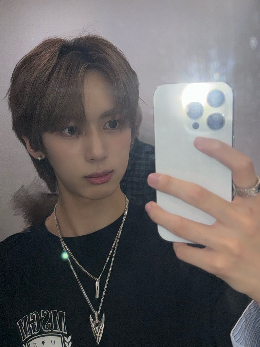 DXMON_HM's tweet photo. 거울셀카🤳

#DXMON #다이몬
#HEE #히 https://t.co/MXBmWeFVpr