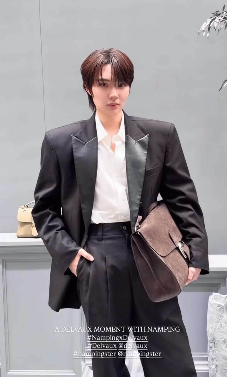staywithharit's tweet photo. เหมือนเกิดมาพร้อมกับคำว่าเริ่ด ควีน มาดาม

A DELVAUX MOMENT WITH NAMPING
#NampingxDelvaux
#Delvaux
#nampingster https://t.co/1OF6GtoD52