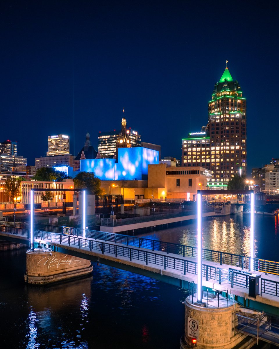 natevomhof's tweet photo. The all-new Gary Grunau Plaza opened yesterday.  I love seeing how Milwaukee is continuing to invest in its public spaces. https://t.co/gp6PQ1Q7nF