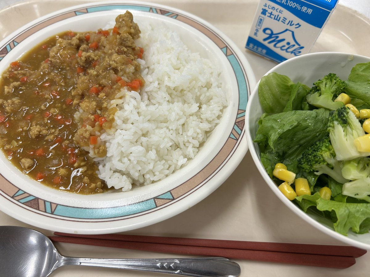 gochan2357_2's tweet photo. 今日の給食
キーマカレーうどんになるところでした😅 https://t.co/3qcUsrqIl7