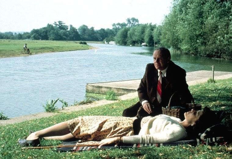Trotea_asoc's tweet photo. ‘Tierras de penumbra’, una joya escondida en el Cinefórum. 

Iniciamos ciclo con una pieza maestra que narra la relación entre el escritor británico C. S. Lewis (autor de Las crónicas de Narnia) y Joy Gresham, una escritora estadounidense. 

https://t.co/v8gKZTVKYL 

#cinefórum https://t.co/ltYs3zyp11