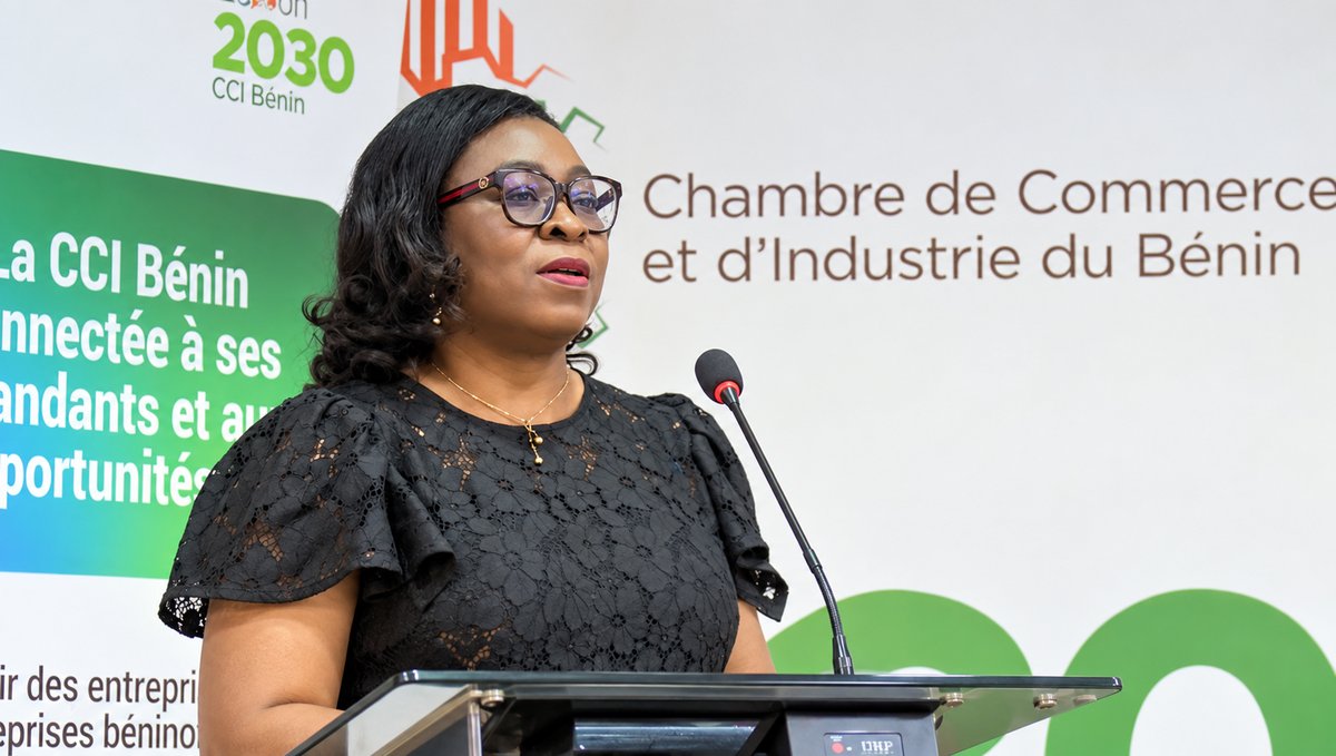 PNUDBenin's tweet photo. Rendre les compétences féminines plus visibles, c’est l’ambition du Compendium soutenu par @PNUDBenin.

Le 26/05/26, la ministre Véronique TOGNIFODE et @TitusOsundina ont appelé les entreprises à l’utiliser pour diversifier leurs recrutements et promouvoir le leadership féminin. https://t.co/uGCbZg6aY3