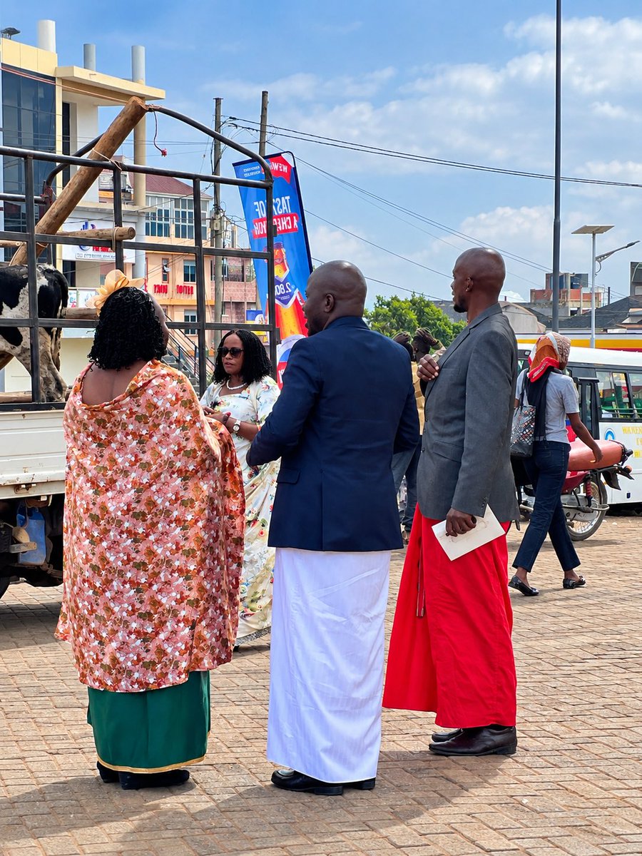 ZambaaliBulasio's tweet photo. I am deeply grateful to @NUP_Ug & my president @HEBobiwine for the opportunity to represent the party as we joined the people of Tooro to celebrate the historic coronation of His Majesty Omukama Edward Rukidi Nyabongo I. 
It was an honour to serve as part of the delegation led by our Party Vice President for Western Uganda @JacklynJolly1 and to present a Friesian heifer to the Tooro Kingdom as a gesture of goodwill and solidarity.

Thank you, NUP, & People of Nansana for the trust and opportunity to serve. Long live the Kingdom of Tooro! 🙏🏿