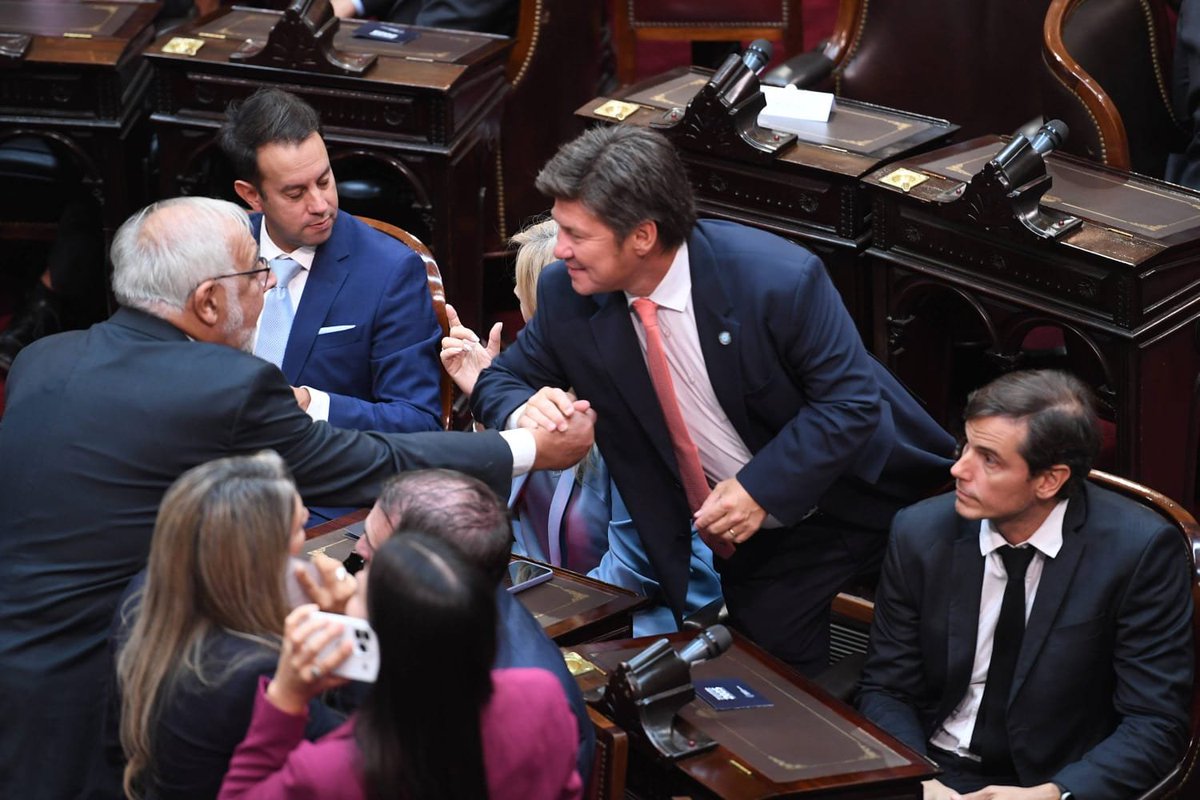 lisandroalm's tweet photo. Con profundo dolor despido a Carlos Pagotto.

Tuve el honor y privilegio de compartir con él la Comisión Bicameral de Trámite Legislativo, y de conocer de cerca no solamente al legislador, sino también a una persona íntegra, respetuosa, generosa y de una enorme calidad humana. https://t.co/l8Qs75FwZP