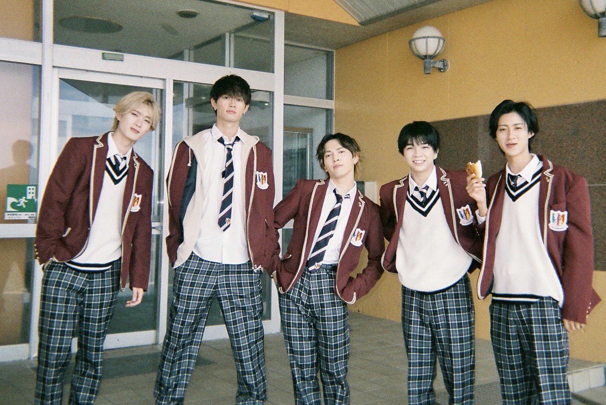 mkis621's tweet photo. 左から
だいぶ変わってる学園の王子
みんなに慕われるﾊﾞｶ強兄貴
ﾂﾝﾃﾞﾚで可愛くなっちゃう生徒会長
太陽のような笑顔の元気印
抜けてるのに学校一の秀才

制服姿見ると無い記憶蘇る https://t.co/NKcF37h50V
