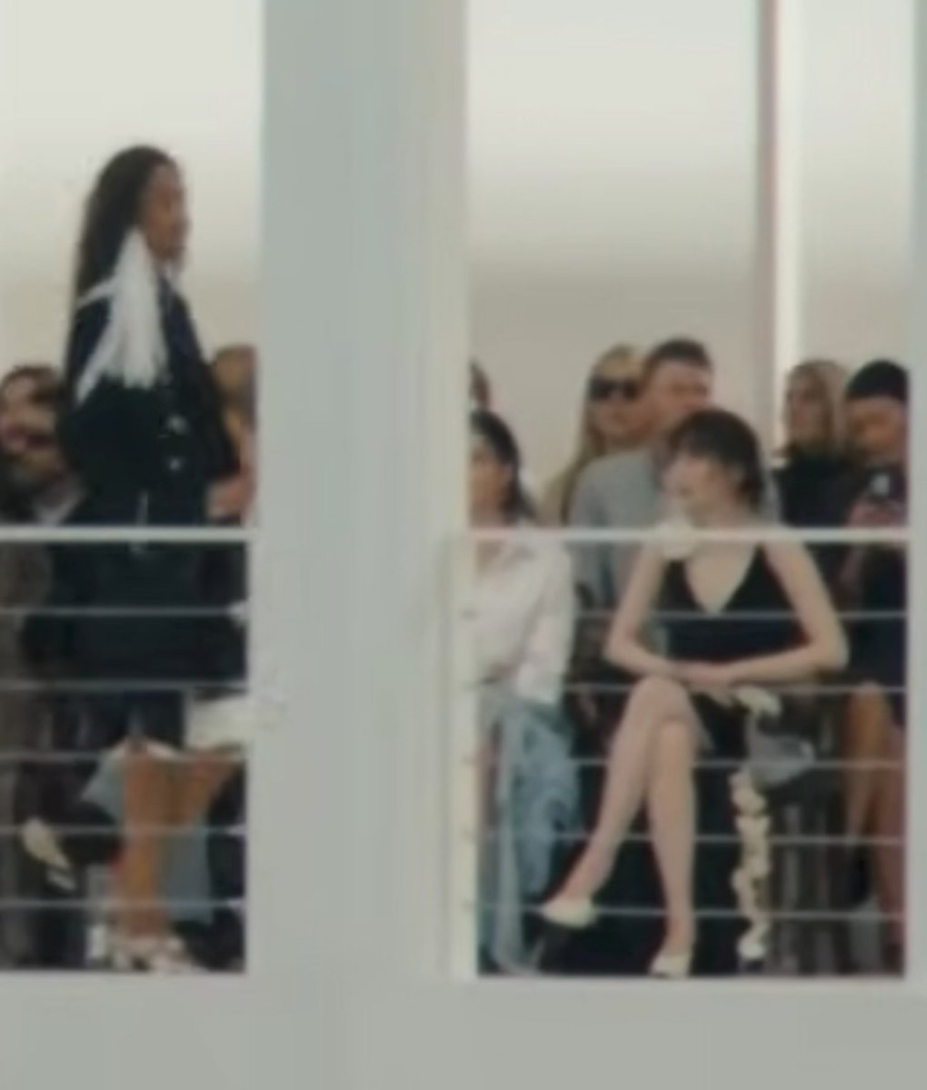 pmousesorm's tweet photo. lingorm sitting in the FRONT ROW 🥹🥹🥹 

LINGORM BA DIOR AT PFW                                                          #DiorSummer27xLingOrm https://t.co/ZZRz7NWETx