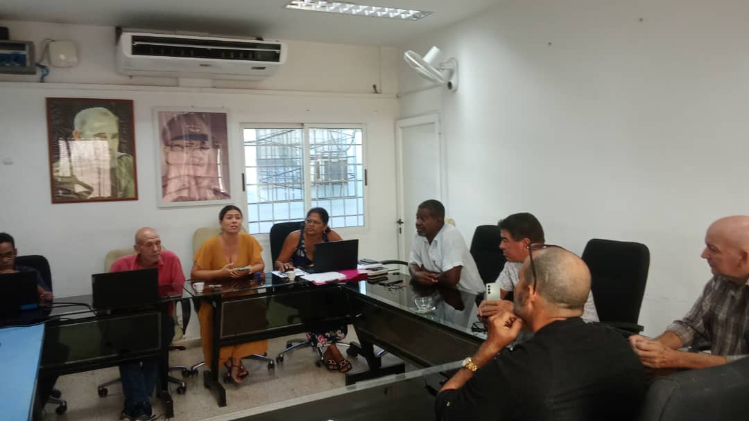 VelazcoEPP's tweet photo. El equipo de trabajo reunido de la @EPP_Cuba para la implementación de las 176 transformaciones, buscando descentralizar la economía, ampliar el espacio para el sector privado, atraer inversión extranjera y rediseñar el sistema de subsidios sociales.
#EPPEnTransformacion
#Micons https://t.co/PvlCHO4eJi