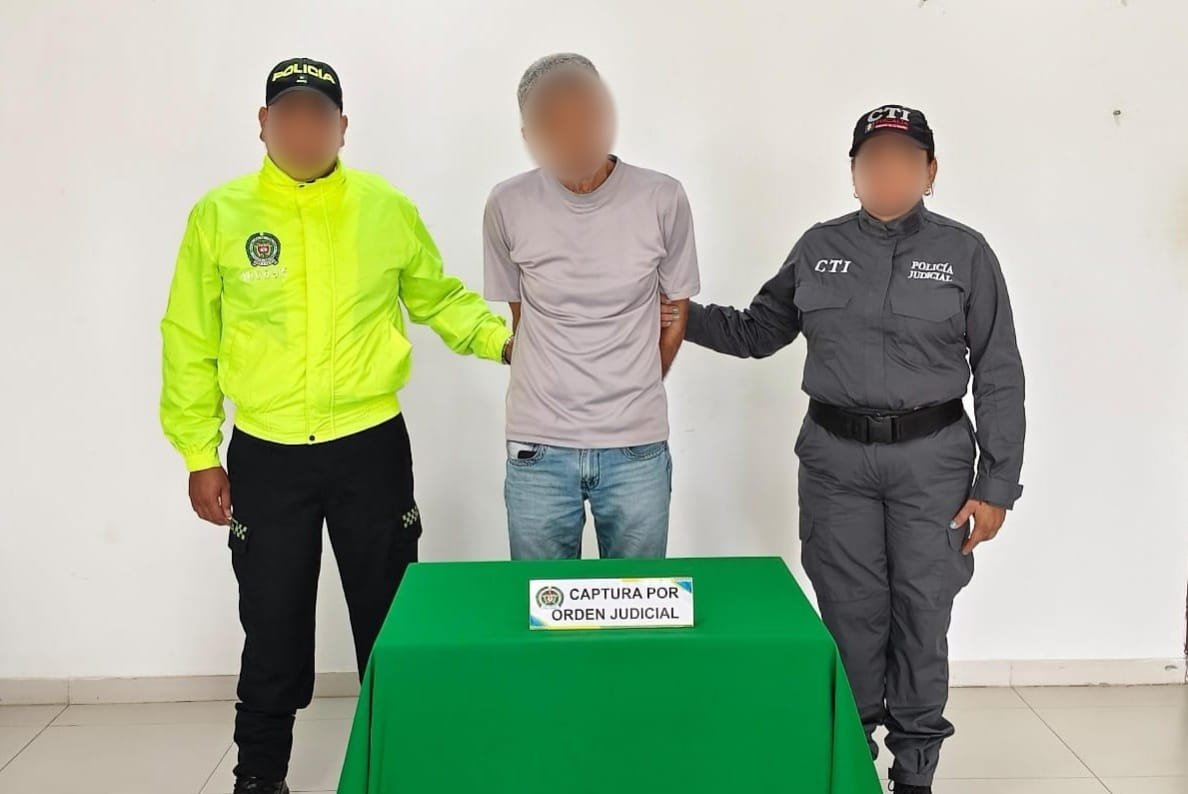 PoliciaDECOR's tweet photo. ¡Protegemos a Nuestros Niños, Niñas y la Adolescencia!

En #Córdoba , la Policía Nacional materializó tres capturas por orden judicial relacionadas con delitos sexuales contra menores de edad, en los municipios de Montería, Pueblo Nuevo y Tierralta.

🔎 A través de la unidad básica de investigación criminal @ProteccionPonal y el trabajo articulado con la @FiscaliaCol , avanzamos en el esclarecimiento de estos hechos y en la protección de los derechos de nuestra niñez.

🛡️ Trabajamos sin descanso por entornos seguros y protectores.