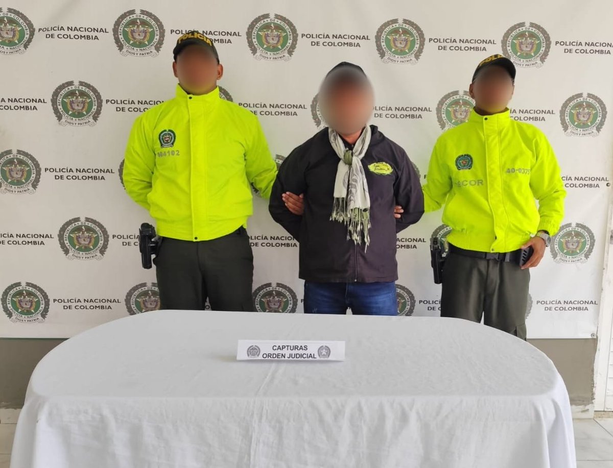 PoliciaDECOR's tweet photo. ¡Protegemos a Nuestros Niños, Niñas y la Adolescencia!

En #Córdoba , la Policía Nacional materializó tres capturas por orden judicial relacionadas con delitos sexuales contra menores de edad, en los municipios de Montería, Pueblo Nuevo y Tierralta.

🔎 A través de la unidad básica de investigación criminal @ProteccionPonal y el trabajo articulado con la @FiscaliaCol , avanzamos en el esclarecimiento de estos hechos y en la protección de los derechos de nuestra niñez.

🛡️ Trabajamos sin descanso por entornos seguros y protectores.