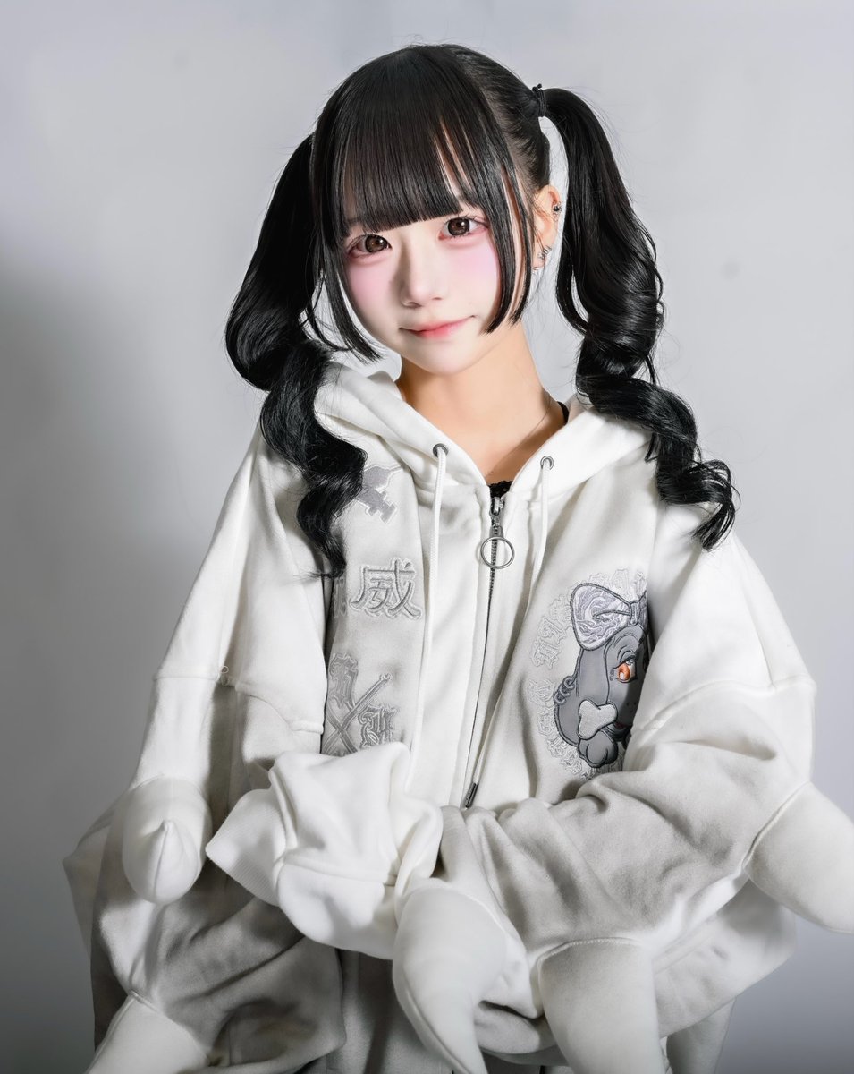 amu__HS's tweet photo. ツインテールにつよめの服、かわいいな https://t.co/nbtBfphNKh