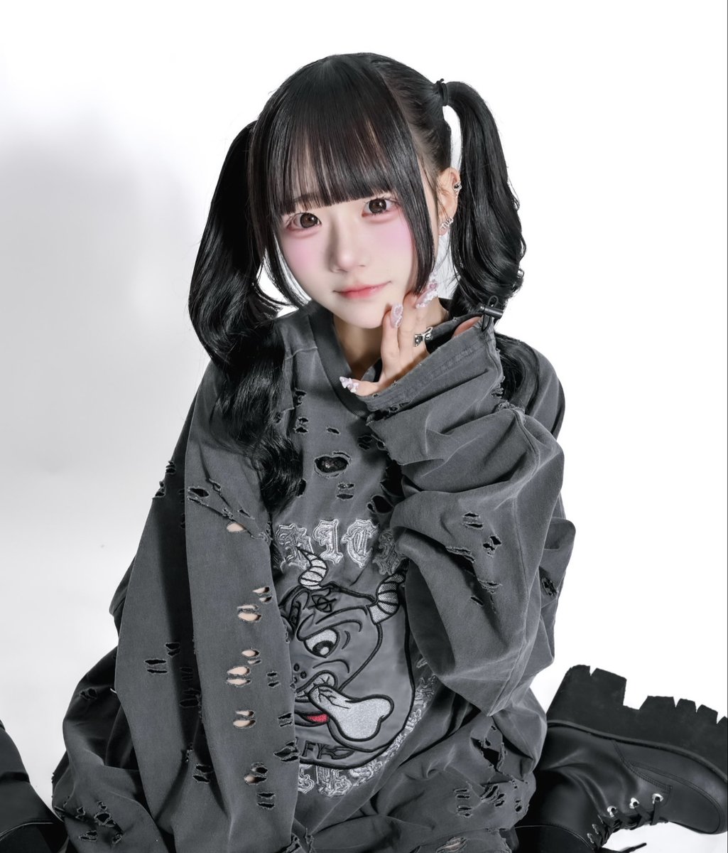 amu__HS's tweet photo. ツインテールにつよめの服、かわいいな https://t.co/nbtBfphNKh