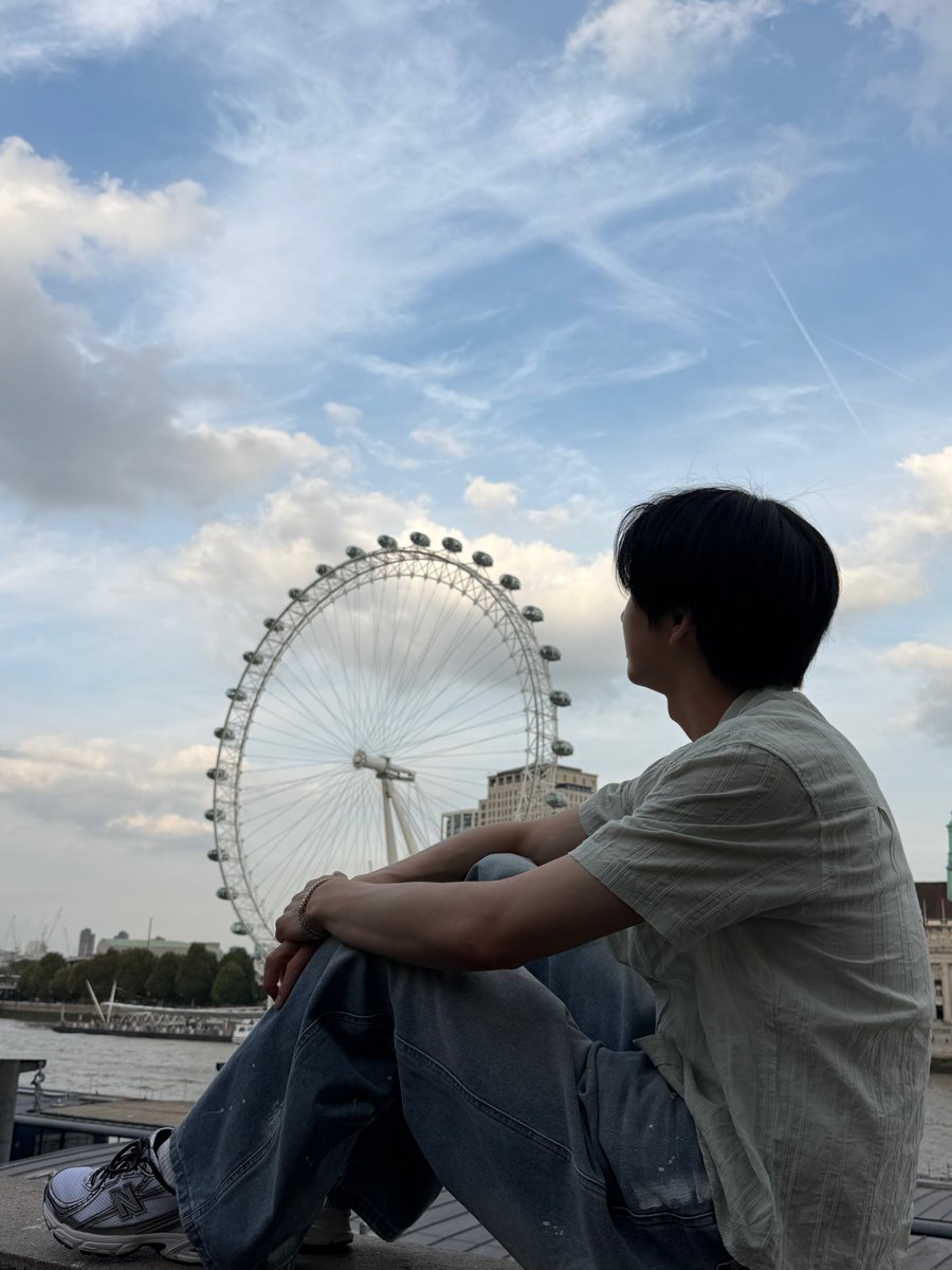 jiiiho's tweet photo. A date with MY cutiepie valentine. #he_is_the_cutest

He said the view is really good so he wants to take some pics without knowing that he's not the one who is having the best view. :p https://t.co/Ueey2poJQa
