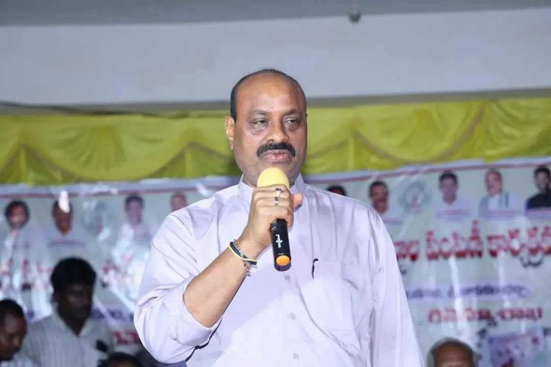 mana_Prakasam's tweet photo. ఆధార్ పట్టుకెళ్ళండి... కిలో ₹35 కే... కుటుంబానికి రెండు కిలోల ఉల్లి... మీ రైతు బజార్ లో రేపటి నుంచే ...
- మంత్రి అచ్చన్న.. https://t.co/RkyLfSX05t
