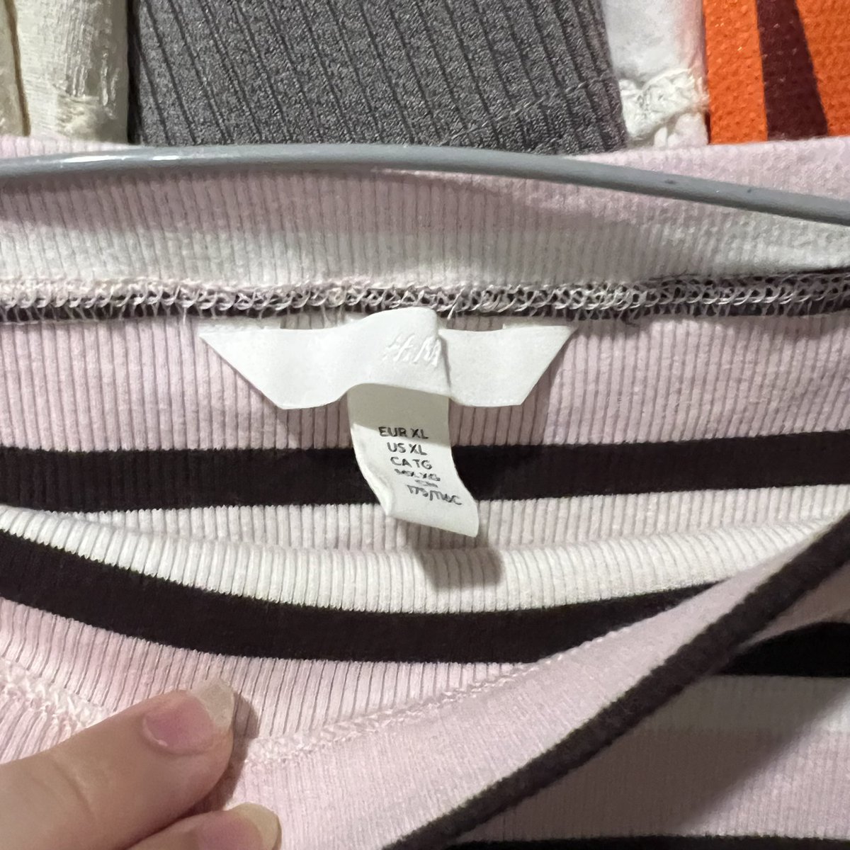 lastonepercent_'s tweet photo. ( ส่งต่อ )
h&m เสื้อคอปาด สีชมพูขาวน้ำตาล
ของจริงสีนรมากนะคับ รูปแรกสีเพี้ยน
สภาพดีใส่1ครั้ง
ไซส์xl อกเริ่ม37 ยืดได้เยอะมาก
— 170 ส่งฟรี 🏠🩷
#ส่งต่อเสื้อผ้า #เสื้อผ้ามือสอง #ส่งต่อเสื้อผ้ามือสอง #stylistshop #sleepymurphy #choosedress #jellyplease #imnotamorningperson #ส่งต่อ https://t.co/yYPIb9kE43