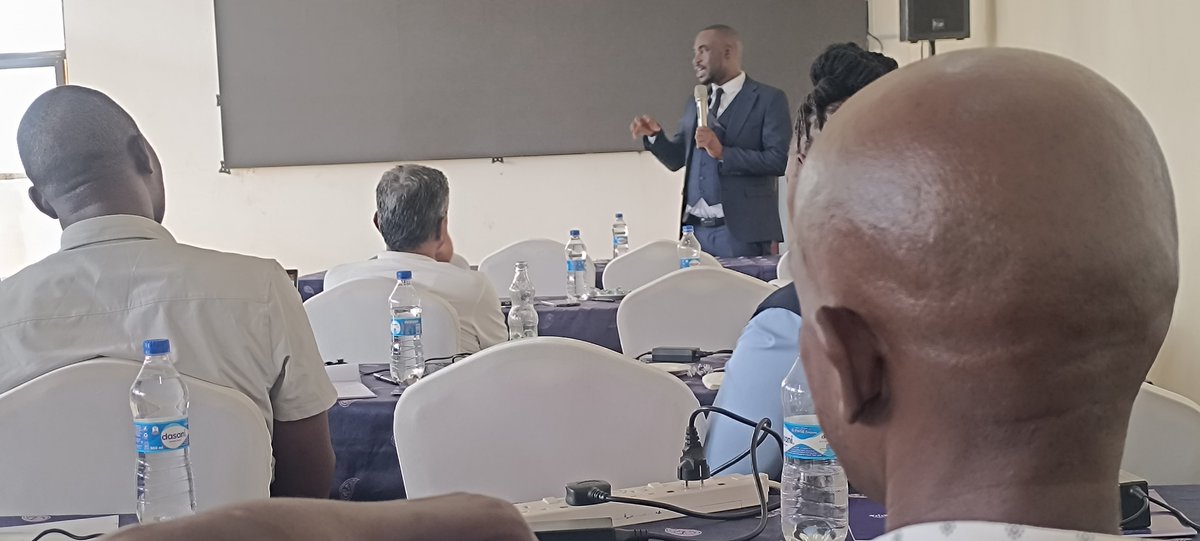 MandelaTb's tweet photo. @KELINKenya  @MoplsCbo @YouthPicture @CDAmawasiliano 
@Trans4mHealthKe
​@Trans4m_Health 
Lake Region members are driving Kisumu’s digital health agenda at Q4 PHC Technical Working Group meeting #RoyalSwissHotel   advancing key health sector reforms. #DigitalHealth #Kisumu #PHCTWG https://t.co/TeiCTiqHg4