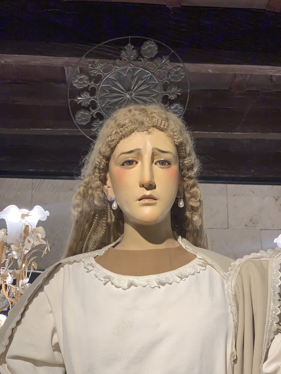 boxerbr13f's tweet photo. this statue of santa veronica i saw today stopped me in my tracks. her expression is so lifelike i couldnt look away https://t.co/YApqIms4Cm