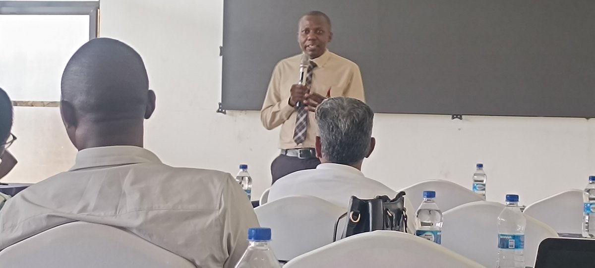 MandelaTb's tweet photo. @KELINKenya  @MoplsCbo @YouthPicture @CDAmawasiliano 
@Trans4mHealthKe
​@Trans4m_Health 
Lake Region members are driving Kisumu’s digital health agenda at Q4 PHC Technical Working Group meeting #RoyalSwissHotel   advancing key health sector reforms. #DigitalHealth #Kisumu #PHCTWG https://t.co/TeiCTiqHg4