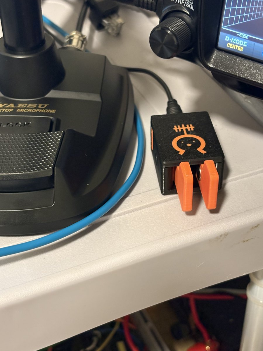 ksiutc112's tweet photo. 設備のフル装備
Ωくんはしっかり御健在！！
電鍵にもΩくんついてるよぉ〜ん https://t.co/6GkWZ2LtmS