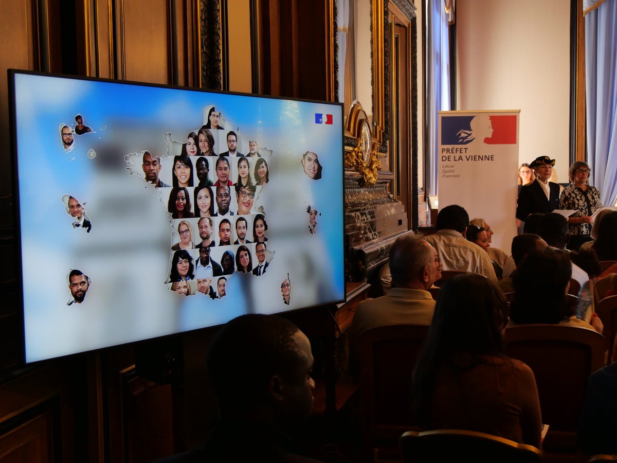 Prefet86's tweet photo. 🇫🇷 Venus d’Afrique, d’Amérique du Nord et du Sud, d’Europe et  d’Asie, 37 nouveaux citoyens ont choisi de construire leur avenir en France et d’inscrire leur parcours dans celui de la Nation. https://t.co/INvs4LKvMm