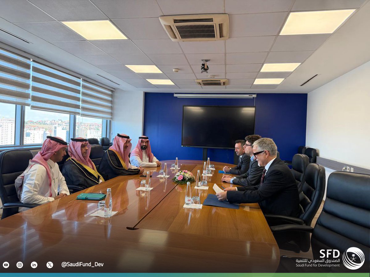 SaudiFund_Dev's tweet photo. #كوسوفا | التقى سعادة الرئيس التنفيذي لـ #الصندوق_السعودي_للتنمية أ.سلطان المرشد، بمعالي وزير المالية السيد هيكوران موراتي @HekuranMurati ومعالي وزير البنية التحتية والنقل السيد ديمال باشا ومعالي وزير الصحة في جمهورية كوسوفا الدكتور أربن فيتيا. وجرى خلال اللقاء؛ بحث سبل تعزيز التعاون التنموي بين الجانبين في تمويل المشروعات والبرامج الإنمائية في كوسوفا.

#نزدهر_معًا