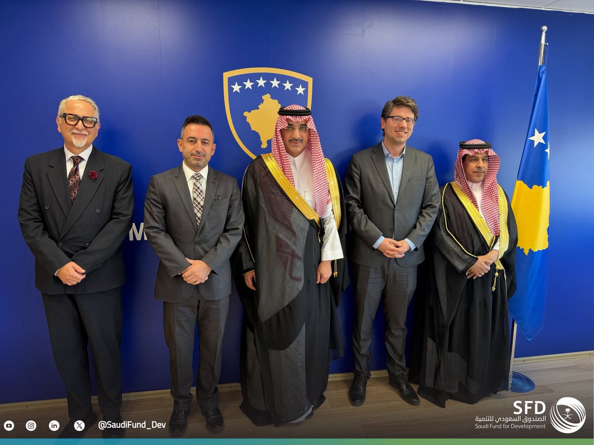 SaudiFund_Dev's tweet photo. #كوسوفا | التقى سعادة الرئيس التنفيذي لـ #الصندوق_السعودي_للتنمية أ.سلطان المرشد، بمعالي وزير المالية السيد هيكوران موراتي @HekuranMurati ومعالي وزير البنية التحتية والنقل السيد ديمال باشا ومعالي وزير الصحة في جمهورية كوسوفا الدكتور أربن فيتيا. وجرى خلال اللقاء؛ بحث سبل تعزيز التعاون التنموي بين الجانبين في تمويل المشروعات والبرامج الإنمائية في كوسوفا.

#نزدهر_معًا