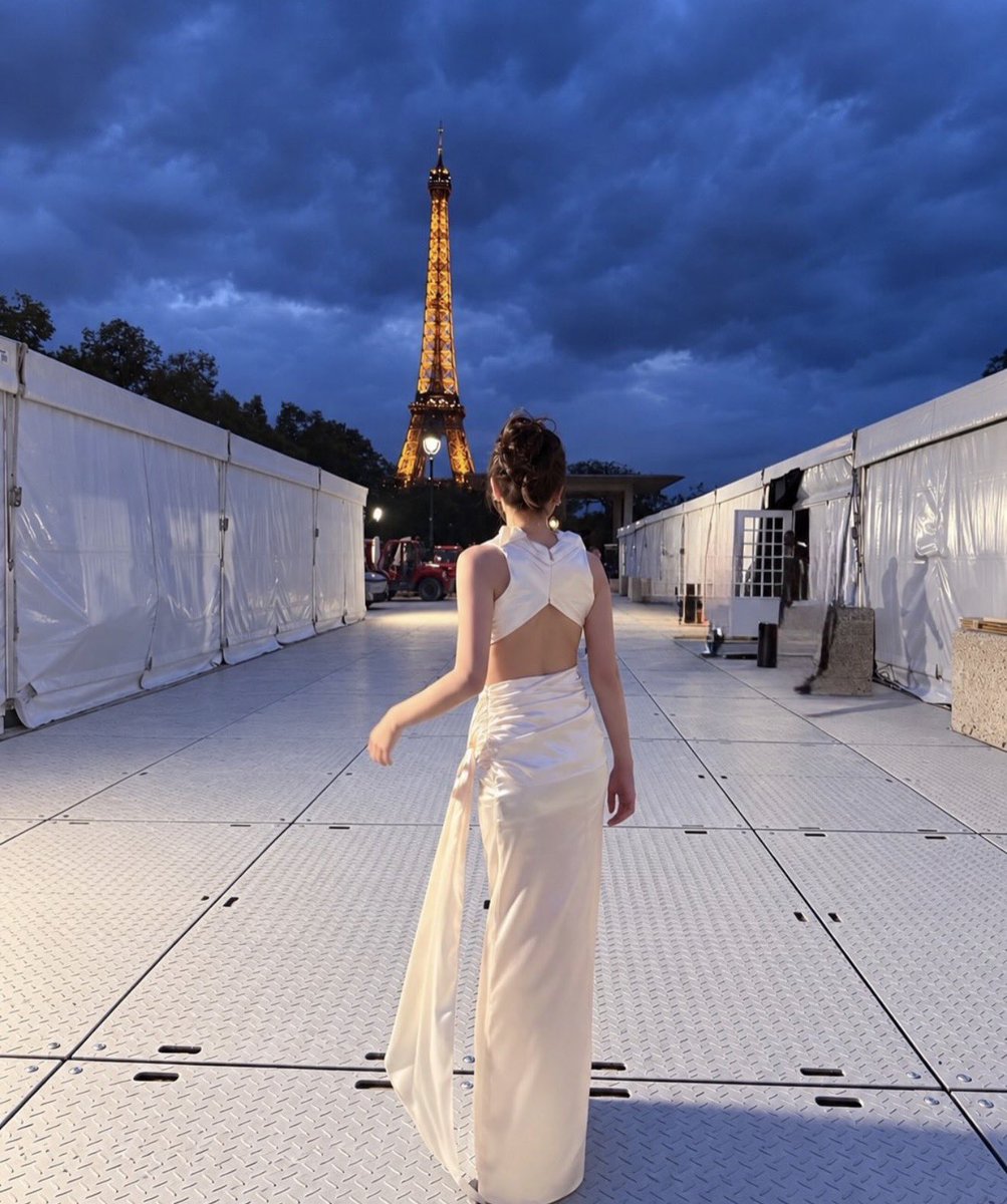 volandoami's tweet photo. Como amo que ella nos comparta su alegría! 

REBECCA LE DEFILE LOREAL PARIS26
#LeDefileLOrealParis2026xBecky
#beckysangels #BeckyArmstrong https://t.co/SlU62ck5kL