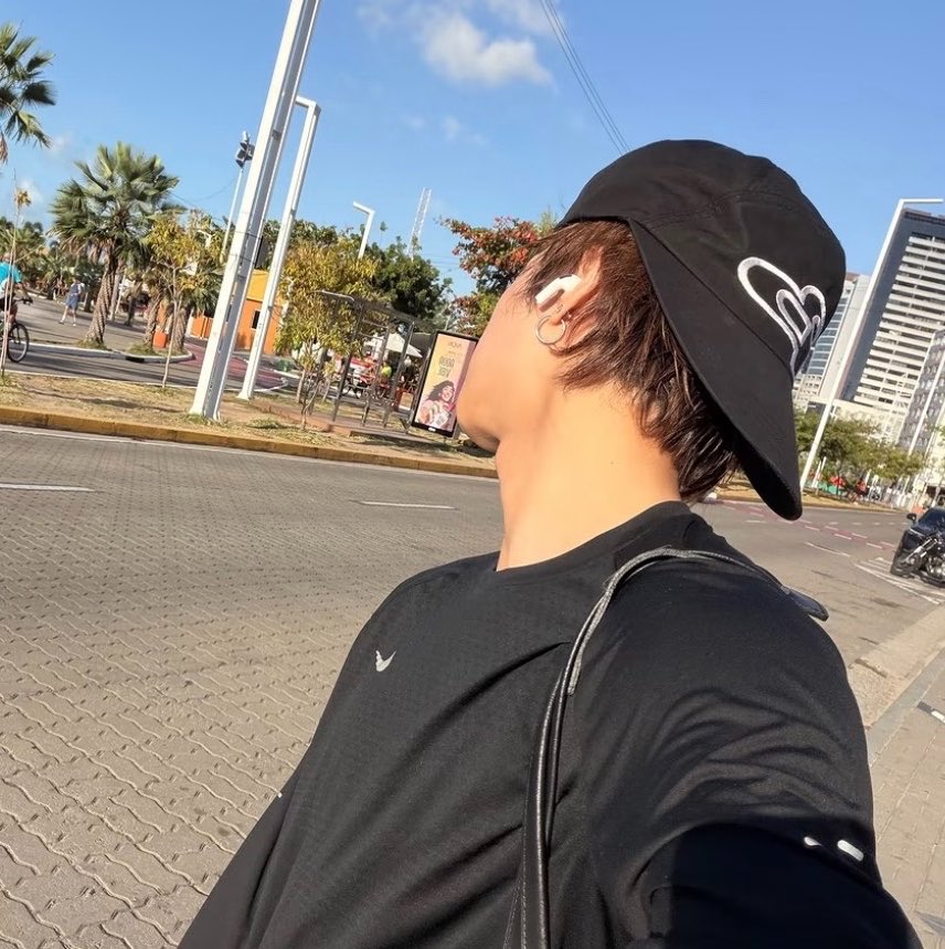 mcmcuteunho's tweet photo. 【第881回】
本日の「バブゥでし」
ド忘れ土下座ドカ謝罪(そっぽ向きウンホ)
#YOUNITE #EUNHO #ParaMUSIC
#유나이트 #은호 #バブゥでし #かわいい #カッコいい
#INYUN_Part_1 #POSE_姿態 https://t.co/iMqBFQU4tY