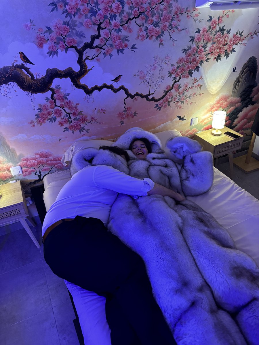 Aalyafox's tweet photo. Being like a plush sexy toy to cuddle and more...🔥🧸 (Double sided fox) #fur #fursuit #furfetish #bdsm #submissive #fluffy #cuddles https://t.co/3ID21Cta1g