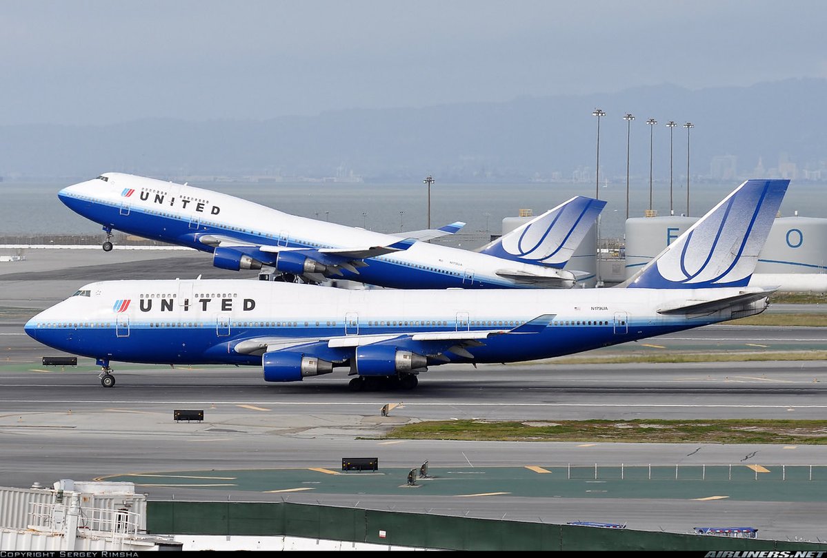 ClassicsPlanes's tweet photo. 2 United Airlines B747-400s seen here in this photo at San Francisco Airport in March 2012 #avgeeks 📷- Sergey Rimsha https://t.co/E3NRxeZkbm