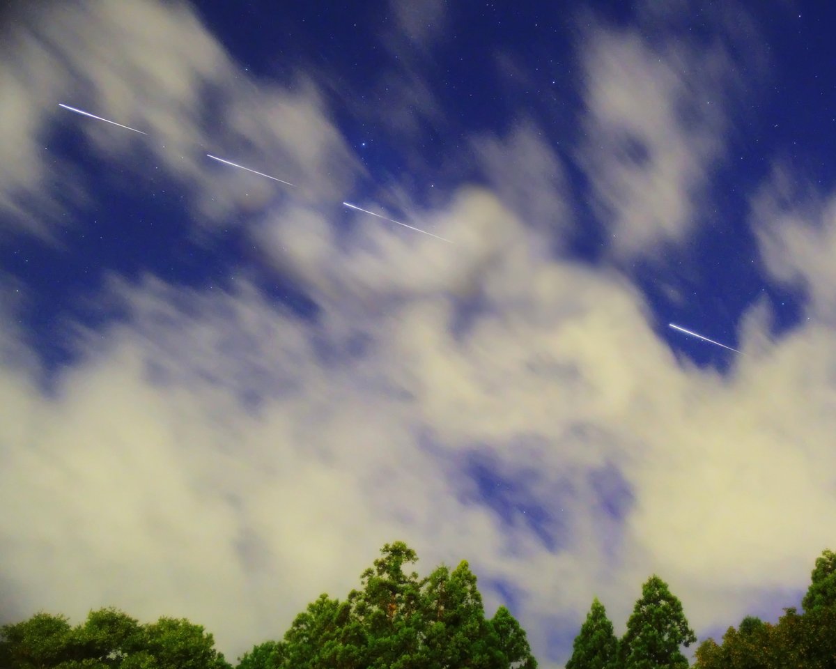 DEN83160836's tweet photo. 9/29の国際宇宙ステーションISS💫
雲が多い中，力強く光り輝いてました😊

2026.9.29  18:22
PENTAX K-3mk3 +DA16-50 アストロトレーサー(Type1) https://t.co/tAJ2Z9waPK