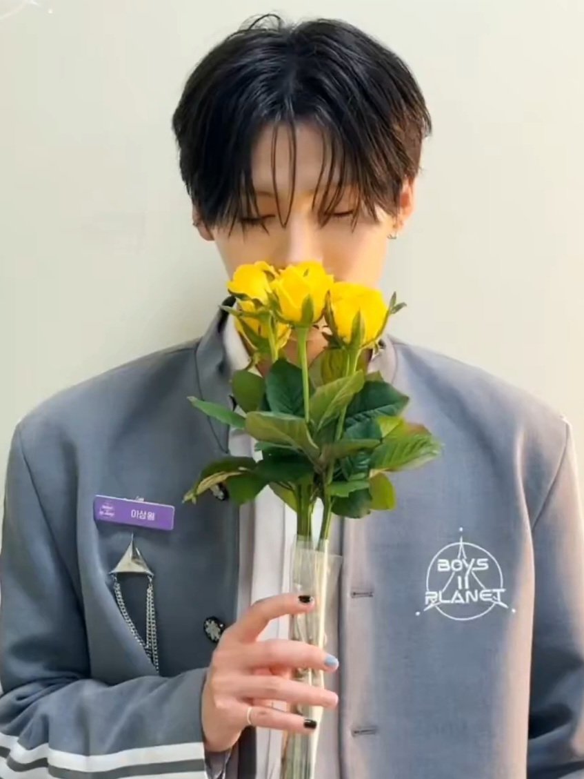 eclairswon's tweet photo. with flowers . ݁⋆💐 ݁˖ https://t.co/AfyaunNmx1