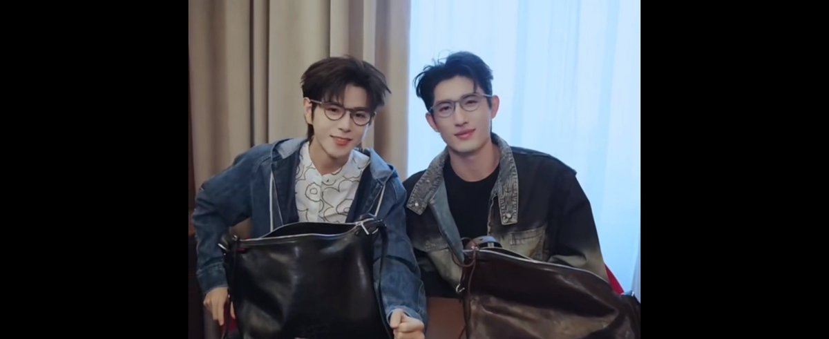 Lanay5yu's tweet photo. The most handsome nerds I've seen.

#Aylio https://t.co/sHoqP2M3KO