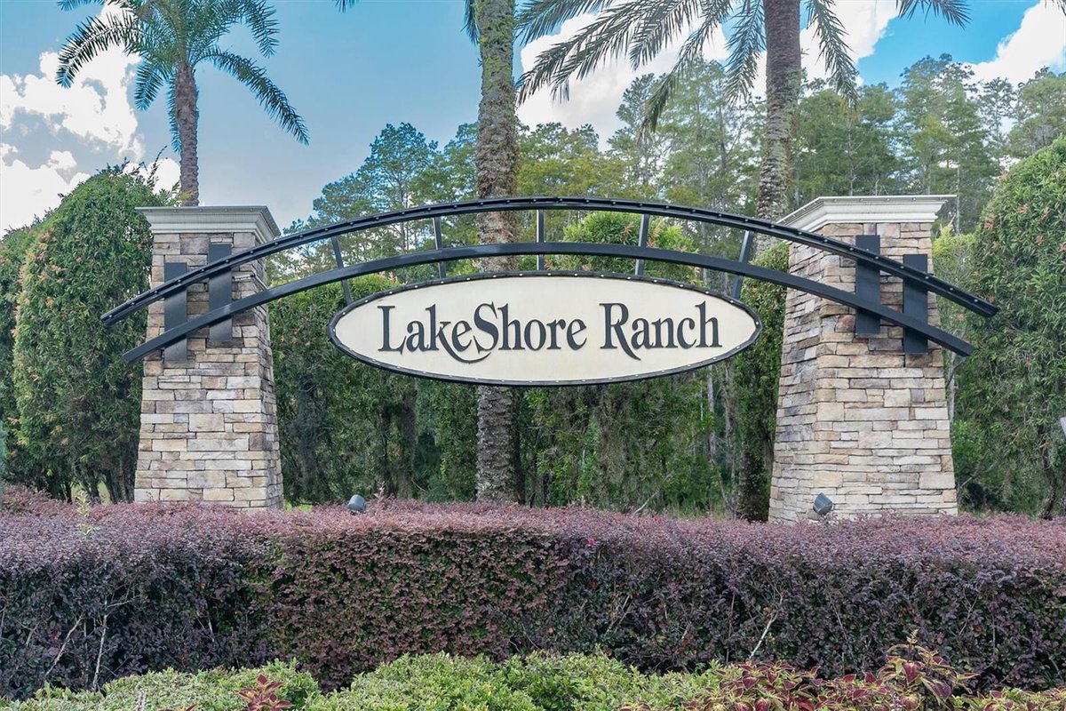 JustinBran25681's tweet photo. 🏡 JUST LISTED in Lakeshore Ranch!
📍 19722 Lonesome Pine Dr, Land O’ Lakes
💰 $524K | 3 BD | 3 BA | 2,262 SF
✨ Private office
🏊 Saltwater pool
🌿 Conservation views
⚡ Whole-home generator
🔗 View details: https://t.co/x9OXThV8Oc https://t.co/2FFIEidDMM