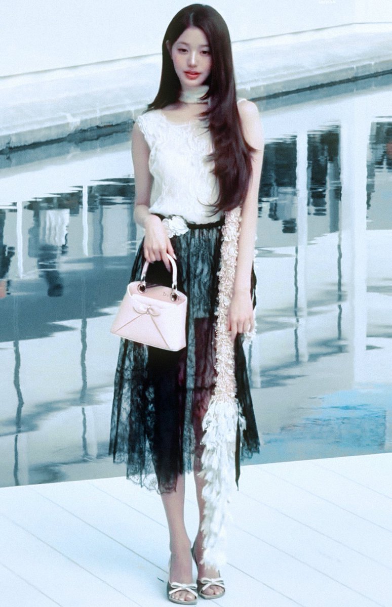 wonyofeed's tweet photo. WONYOUNG IN DIOR #WonyoungDiorSummer27 #JANGWONYOUNG #WONYOUNG #DiorSummer27 @Dior https://t.co/Q9gUBpwPMJ