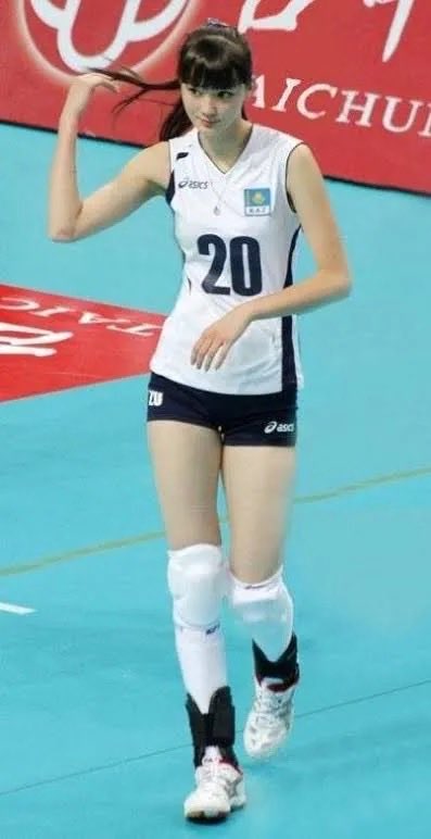 loop_clips's tweet photo. カザフスタンのサビーナ選手、
等身がもう漫画の世界ww

スタイル良すぎて現実感ない。 https://t.co/ulrPKBZJyX
