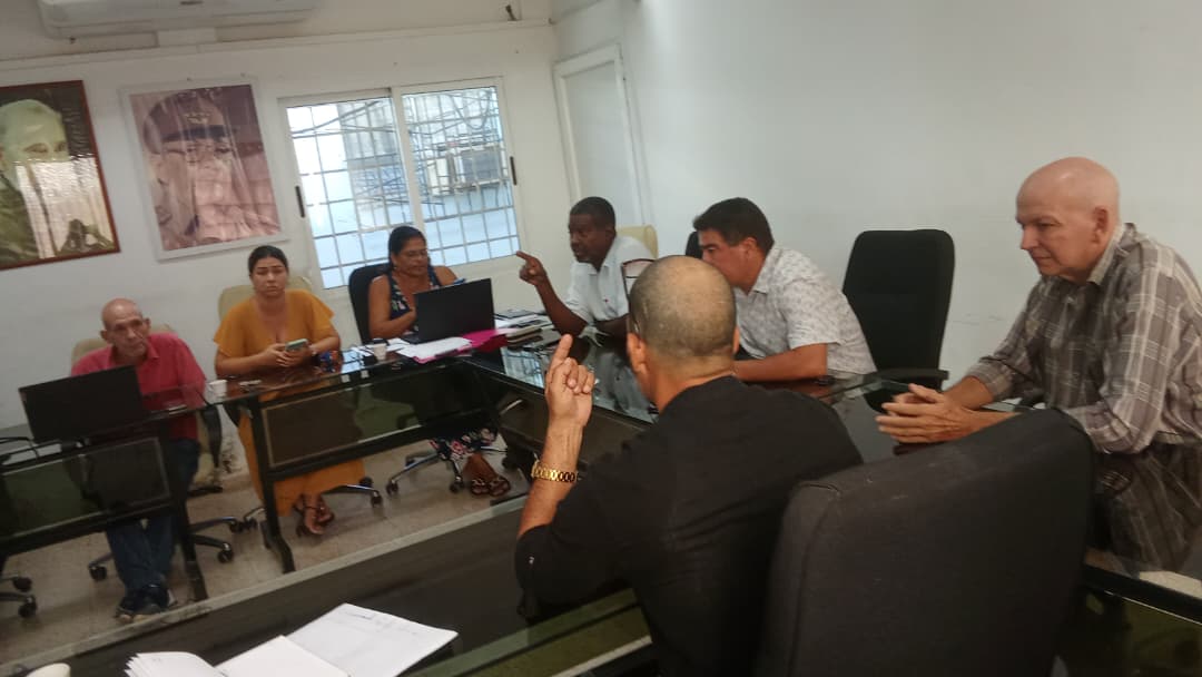 OPrefabricados's tweet photo. Reunión en la @EPP_Cuba para la implementación de las 176 medidas de transformación, en 23 ejes temáticos. El éxito dependerá críticamente de su implementación efectiva, la creación de confianza entre los actores económicos y la capacidad del Estado para gestionar la transición. https://t.co/fH2AC82iMr