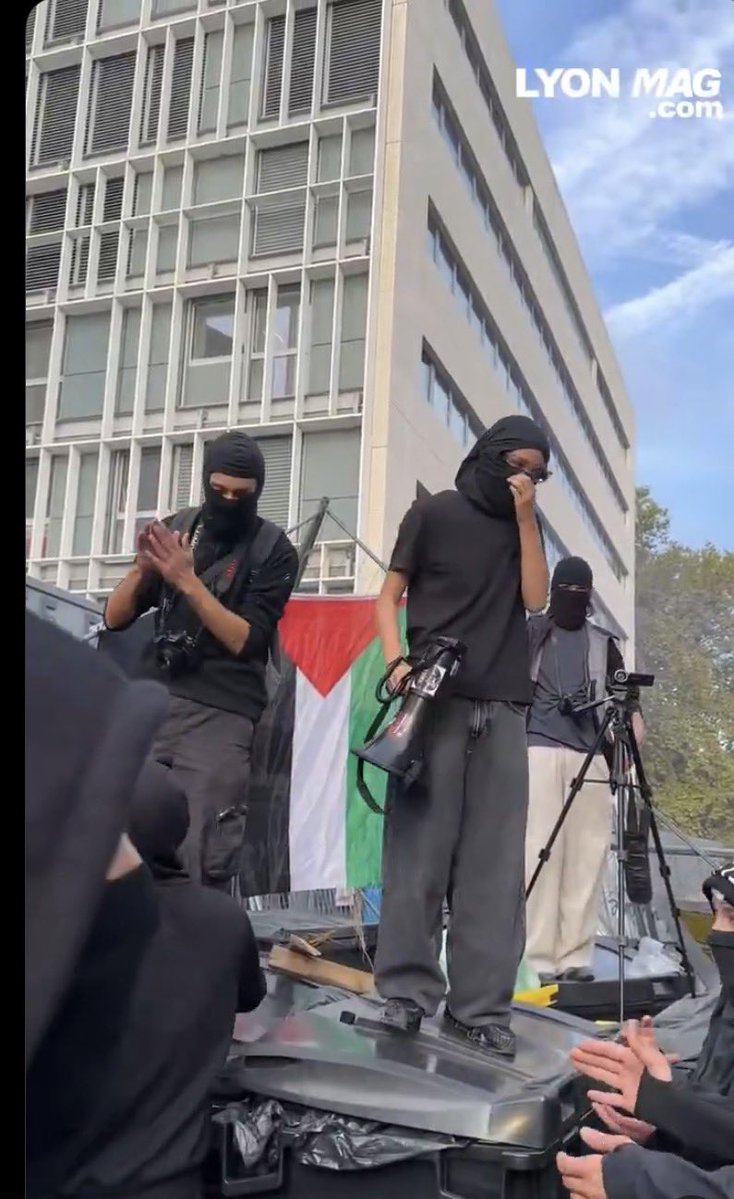 LFI_Forever's tweet photo. « Cantine gratuite et Palestine libre ! »

(C’était un communiqué de la branche lycéenne du Hamas lyonnais) https://t.co/8KRfd6Ei7j