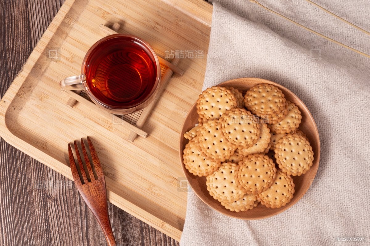 InesSchuessler's tweet photo. Just grabbed a bag of buttery mini pretzels and can’t help sharing—who’s craving a salty, crispy snack right now https://t.co/BODm7Vhpz0